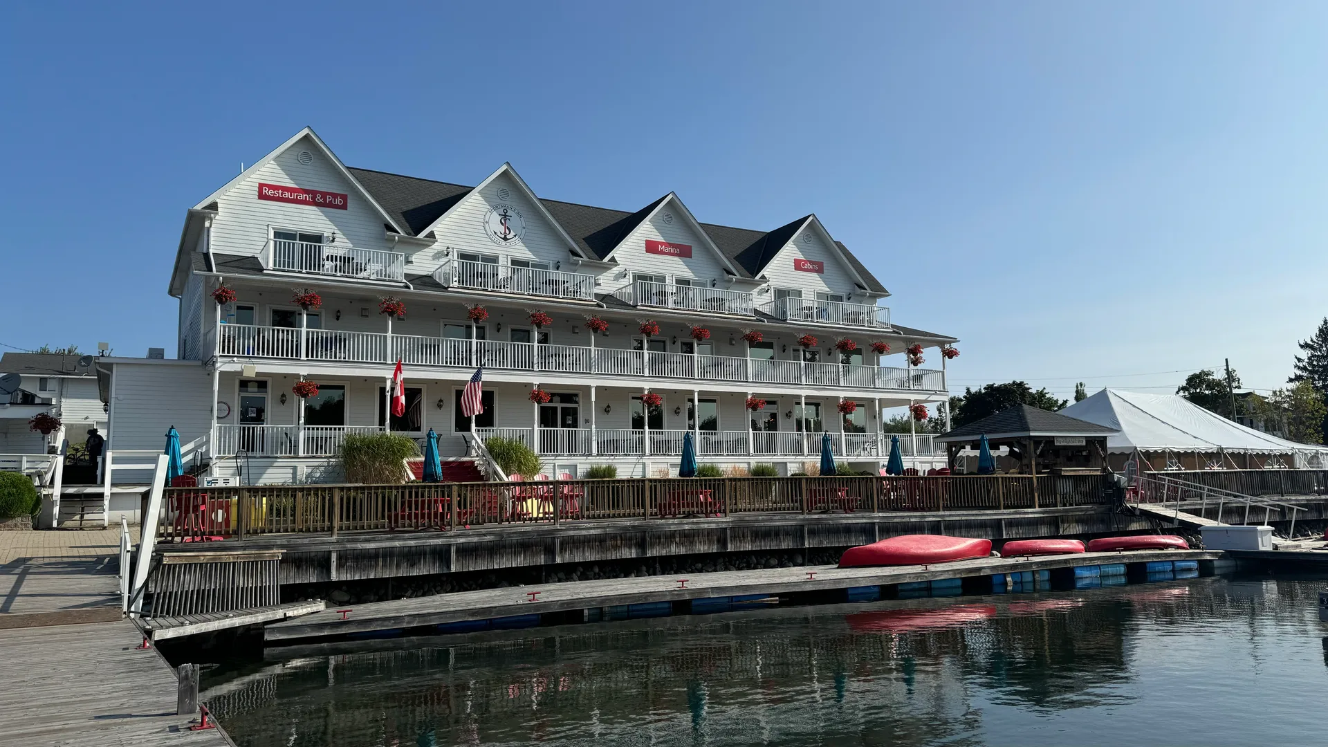 Thornbury: The Charming Harbour Village 10 Minutes from Blue Mountain