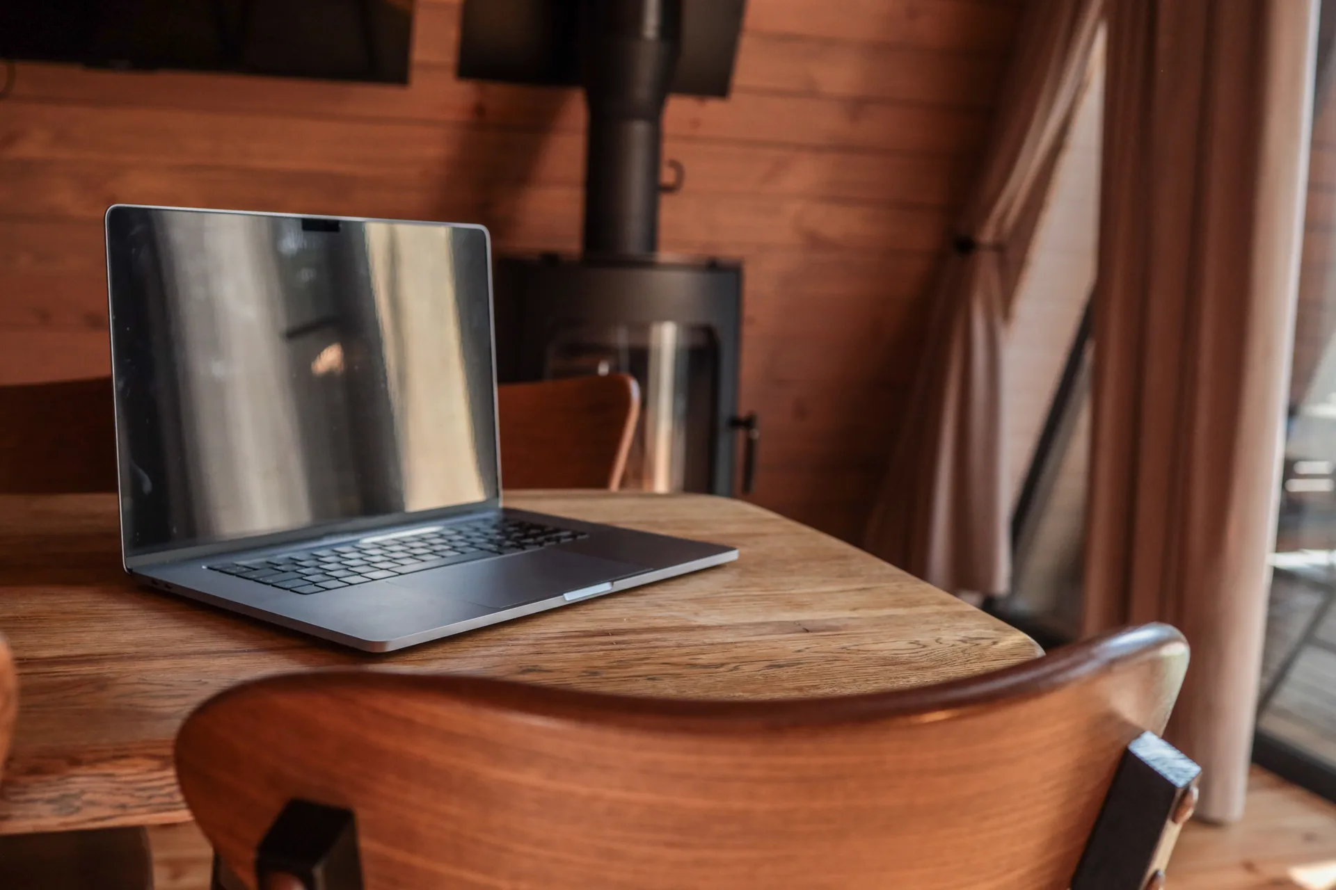 Booking Direct vs. Airbnb: Why It Matters for Your Blue Mountain Stay