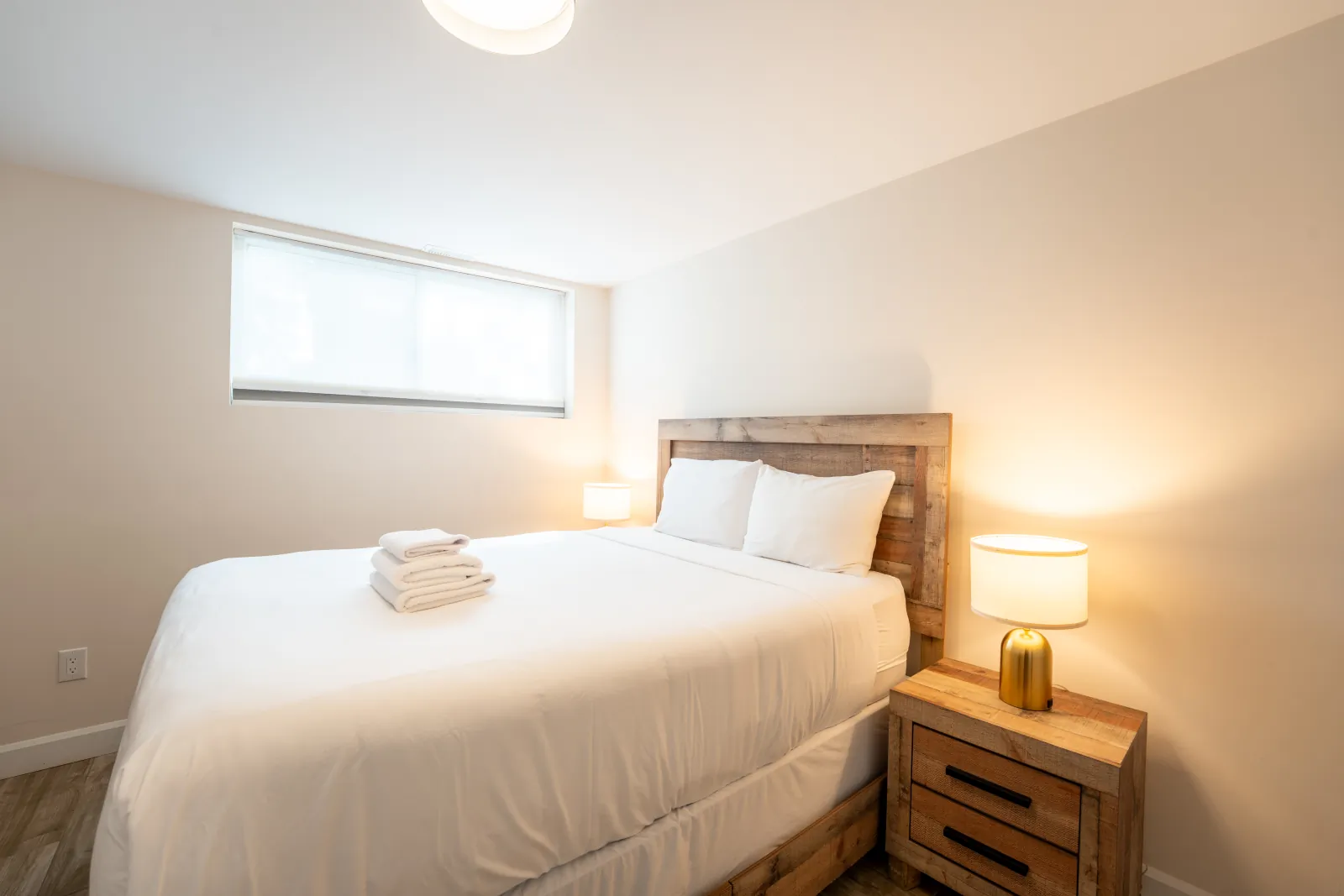 The 44L gallery: queen bedroom with a light wood headboard