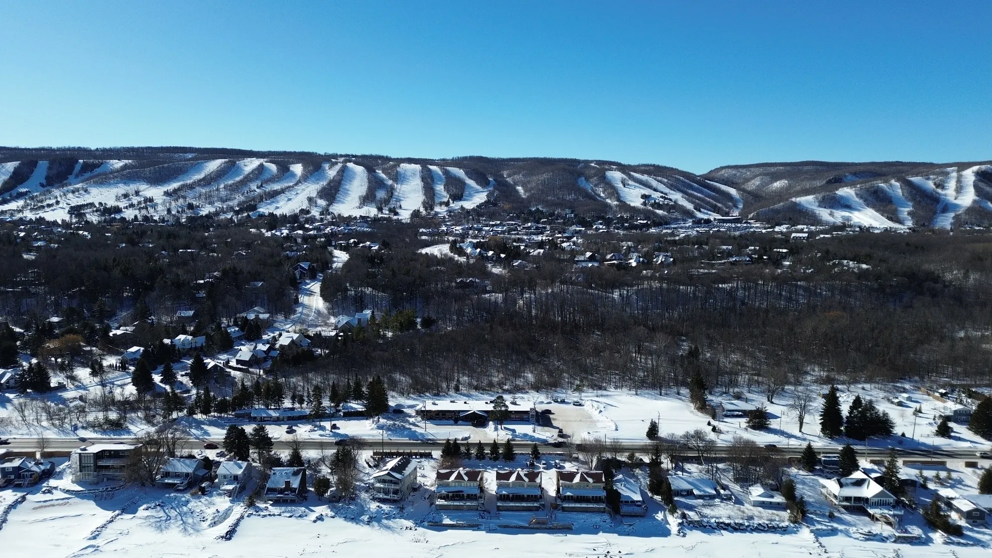 The Aqua Villa exterior winter view - Blue Mountain chalet