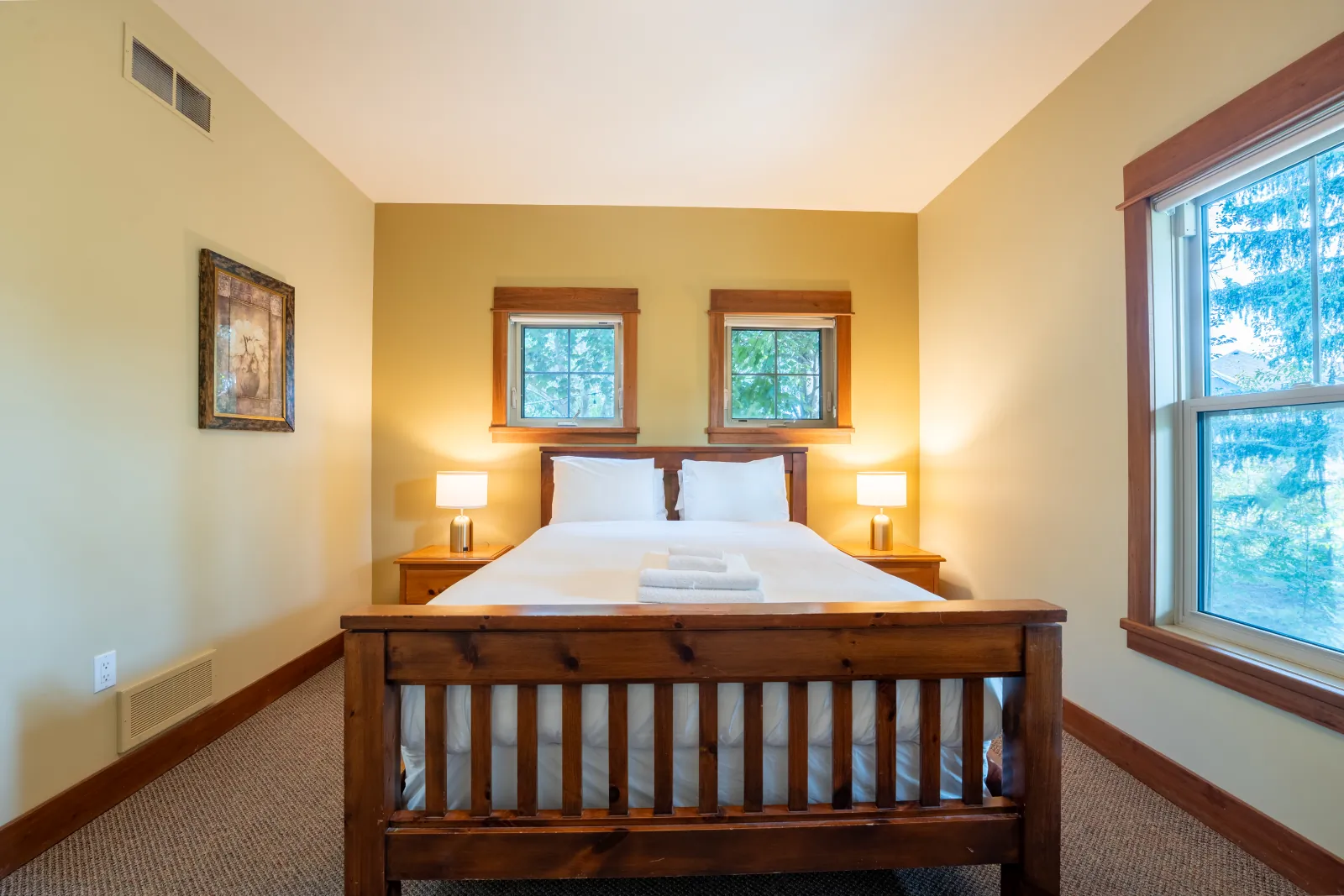 The Omega gallery: slatted wood bed between two windows