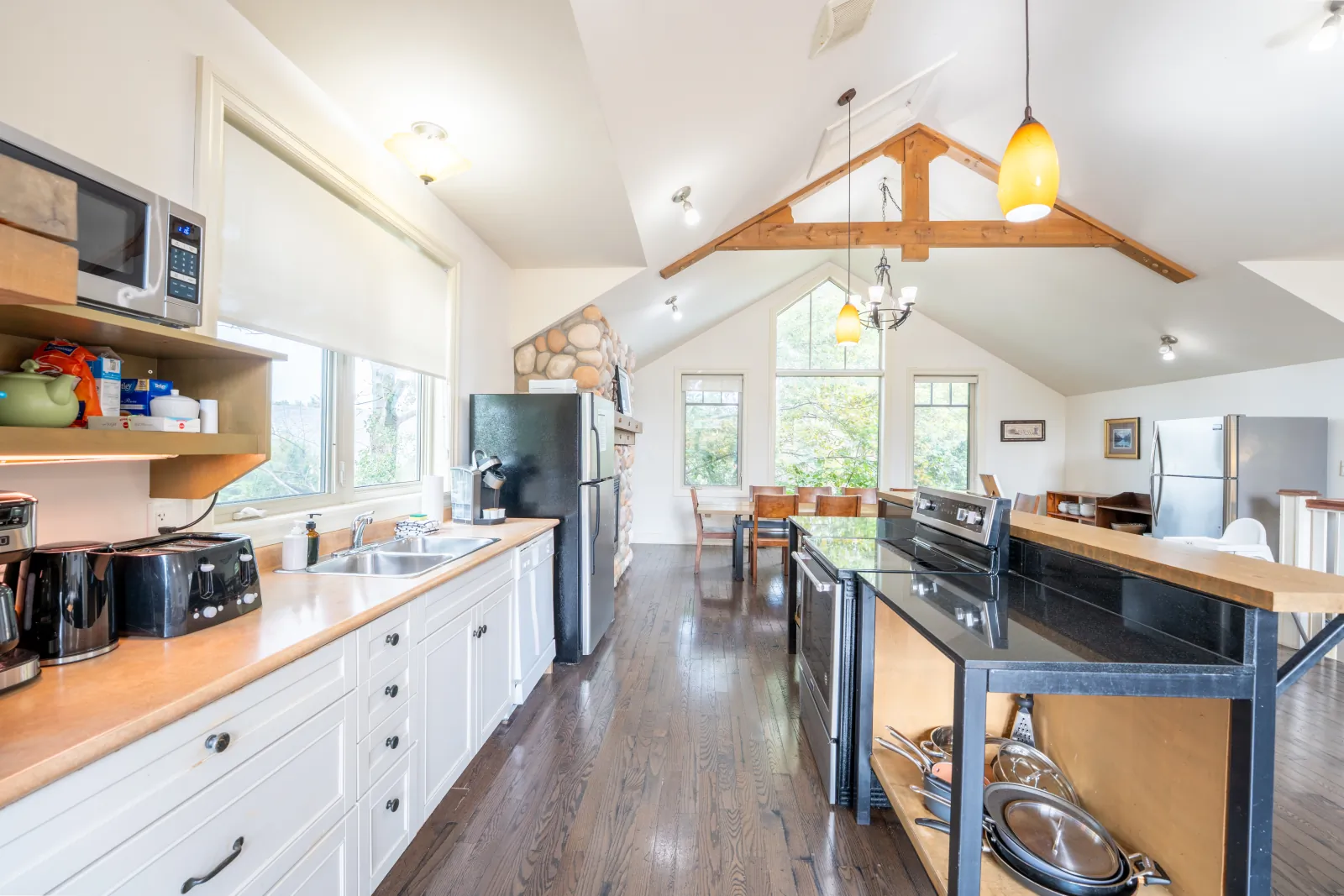 The Prima gallery: kitchen island and counters under the trusses