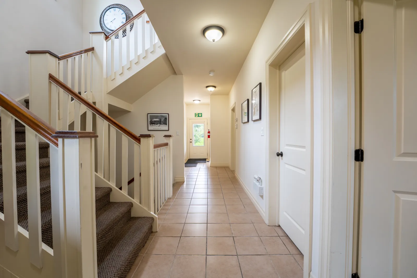 The Prima gallery: upper hallway and staircase
