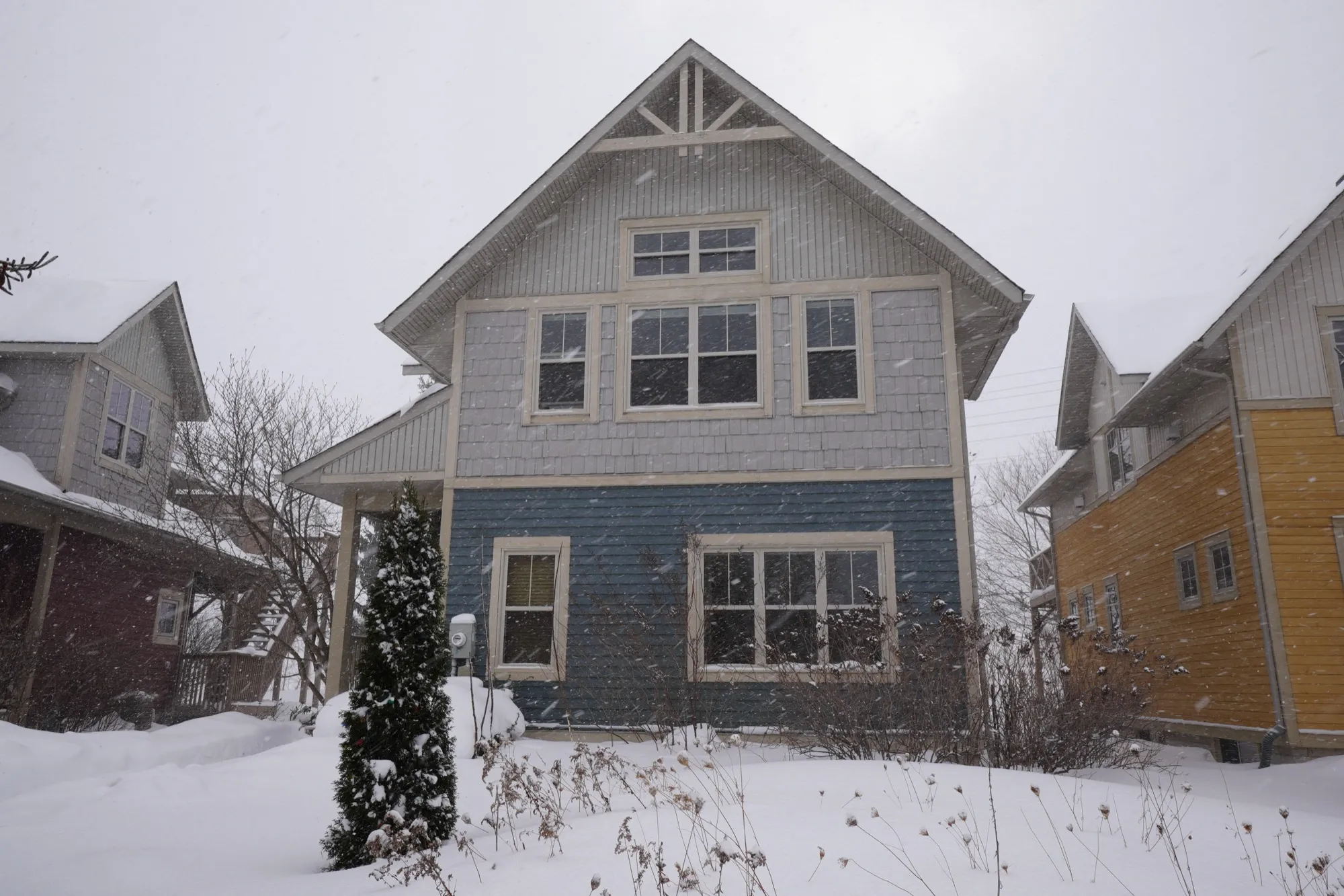 The Vega exterior winter view - Blue Mountain chalet