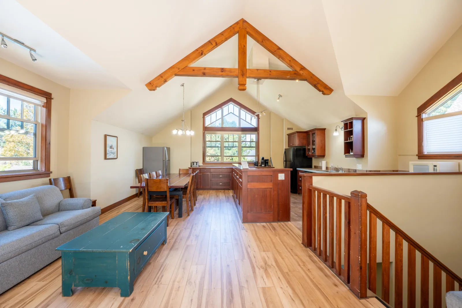 The Vista: great room under the timber truss, looking toward the kitchen – stay near Tour of the Arts