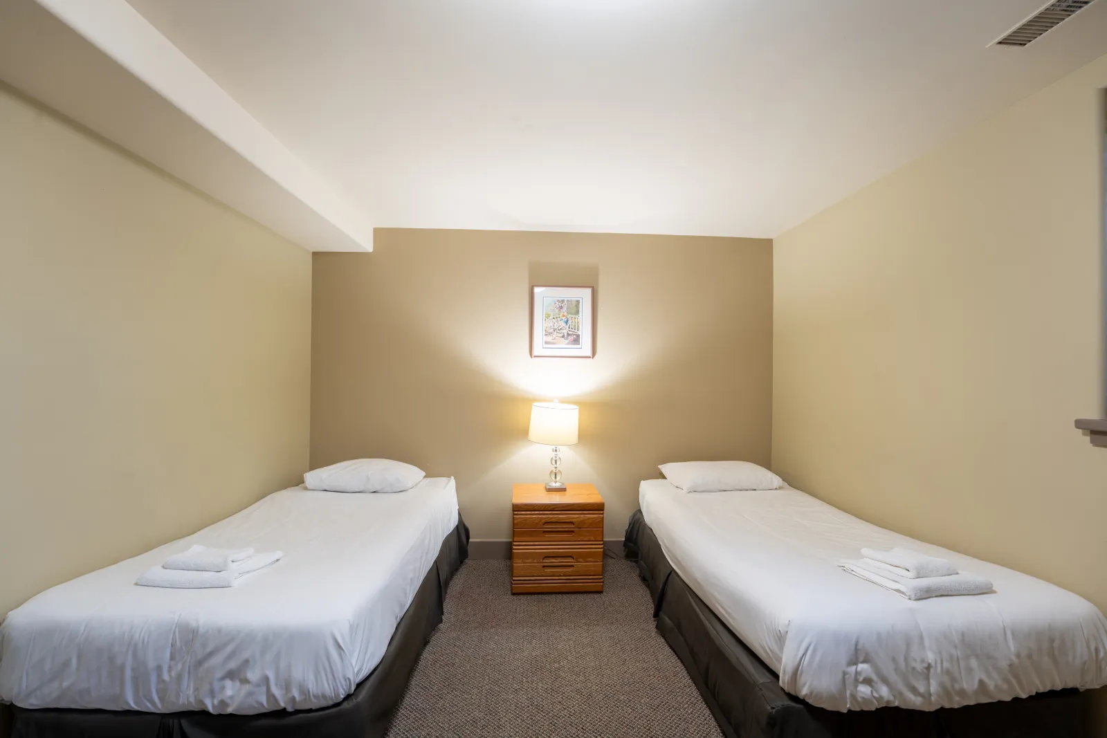 The Vista gallery: two single beds with a shared night table